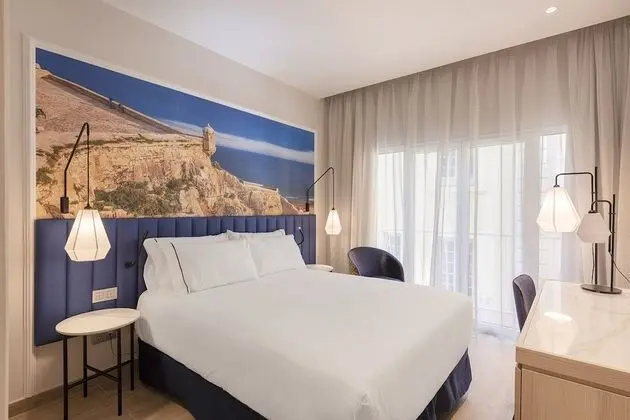 Büyük Yataklı Tek Kişilik Oda