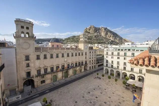 Tek Büyük Yataklı Oda, Teras, Şehir Manzaralı