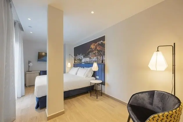 Tek Büyük Yataklı Oda, Teras, Şehir Manzaralı