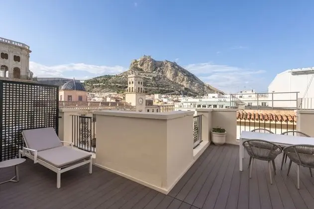 Tek Büyük Yataklı Oda, Teras, Şehir Manzaralı