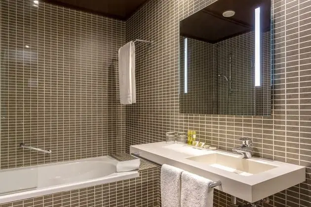 Büyük Yataklı Tek Kişilik Oda