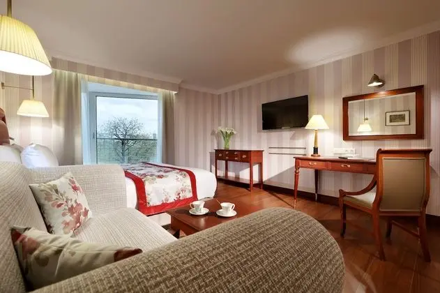 Deluxe Üç Kişilik Oda