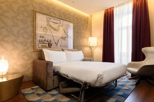 Deluxe Tek Büyük Yataklı Oda (with Sofa Bed)