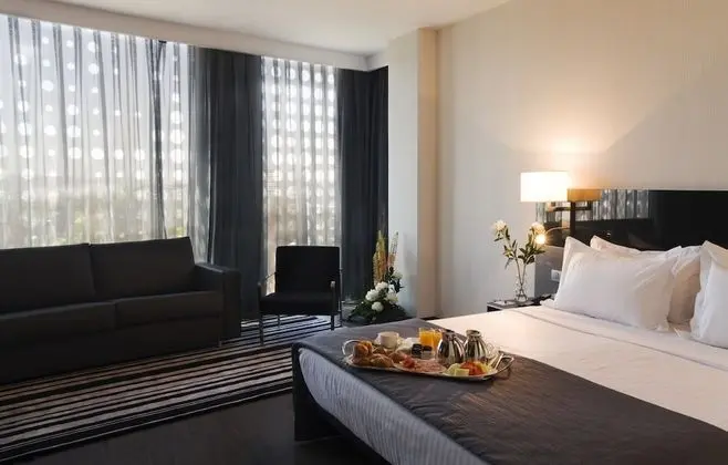 Büyük Yataklı Tek Kişilik Oda