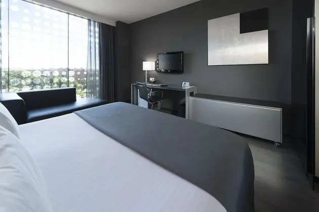 Büyük Yataklı Tek Kişilik Oda