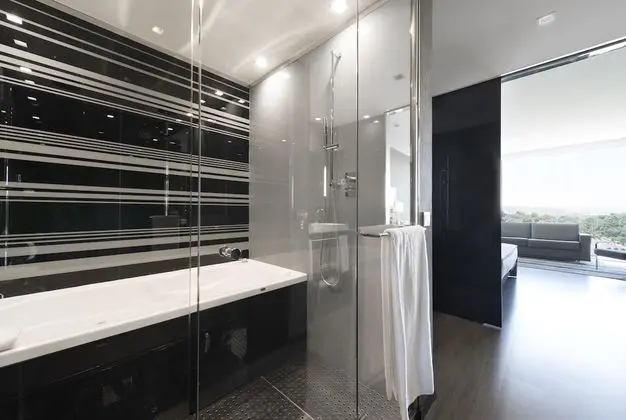 Büyük Yataklı Tek Kişilik Oda