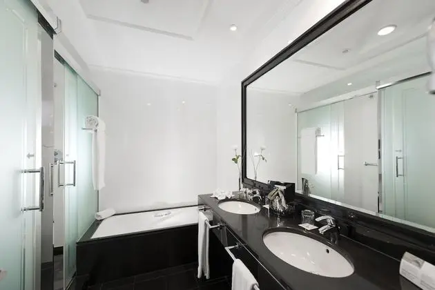 Tek Büyük Yataklı Oda (2 Adults + 1 child)