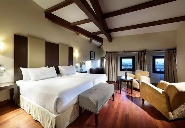 Tek Büyük Yataklı Oda, 2 Tek Kişilik Yatak