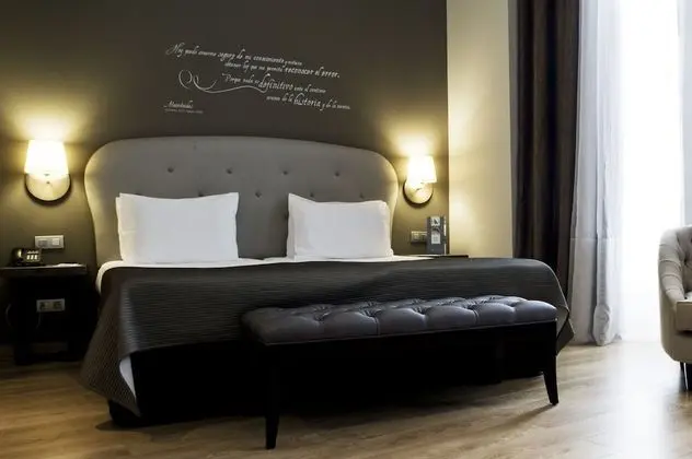 Romantic Tek Büyük Yataklı Oda (Includes Cava and Chocolates)