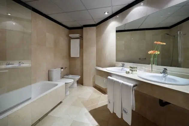 Standard Tek Büyük veya İki Ayrı Yataklı Oda (Parking)