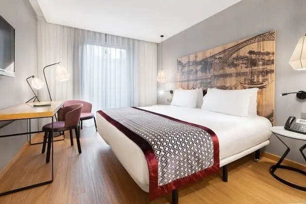 Büyük Yataklı Tek Kişilik Oda