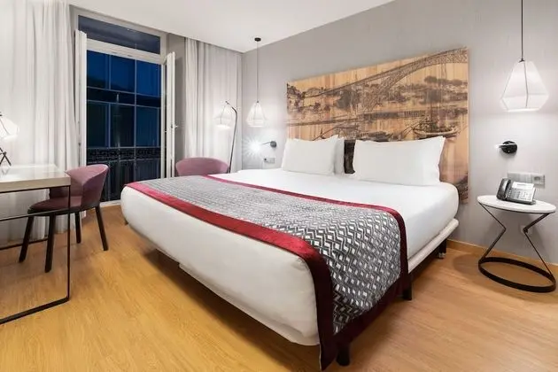 Büyük Yataklı Tek Kişilik Oda