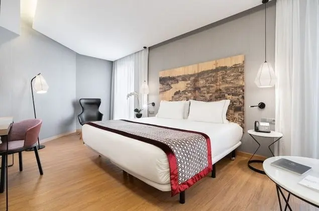 Büyük Yataklı Tek Kişilik Oda