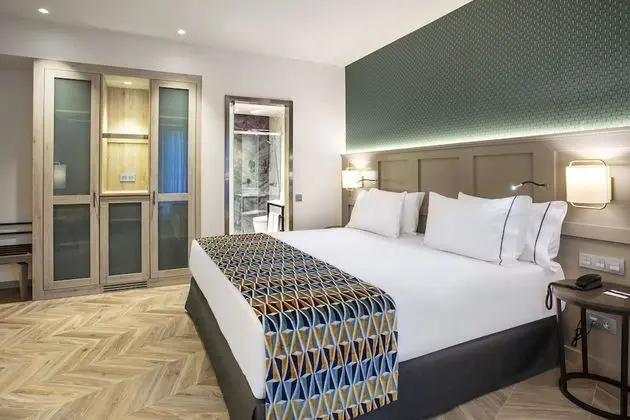 Tek Büyük veya İki Ayrı Yataklı Oda