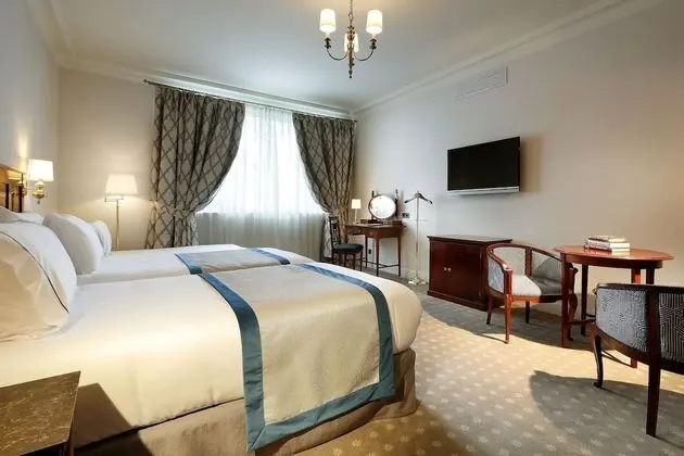 Deluxe Üç Kişilik Oda