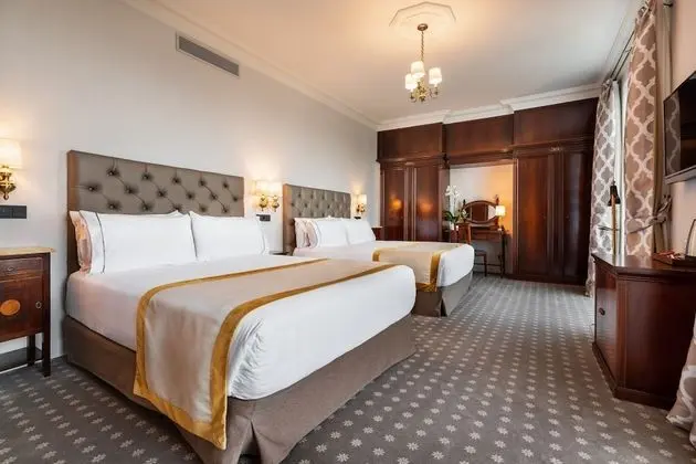 Deluxe Üç Kişilik Oda