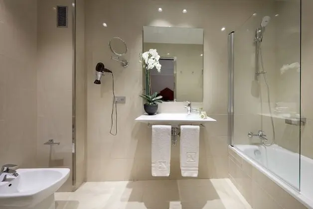 Standard Tek Büyük Yataklı Oda