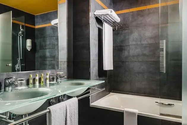 Tek Büyük veya İki Ayrı Yataklı Oda