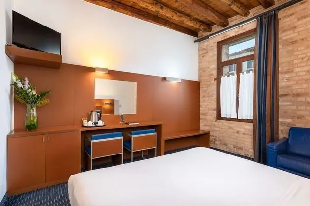 Deluxe Büyük Yataklı Tek Kişilik Oda
