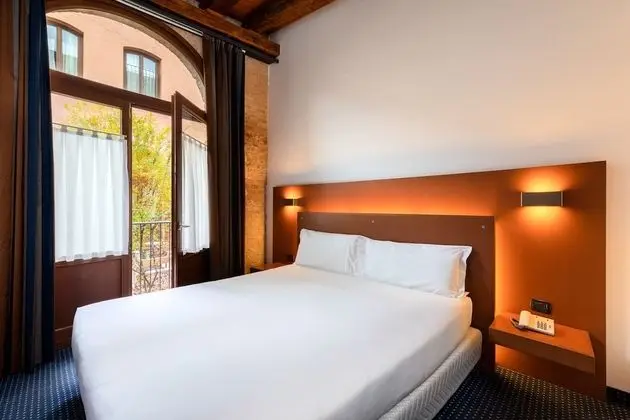 Deluxe Büyük Yataklı Tek Kişilik Oda