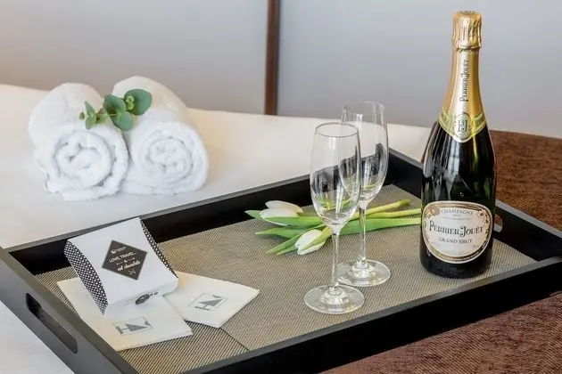 Junior Süit, 1 En Büyük (King) Boy Yatak ve Çekyat