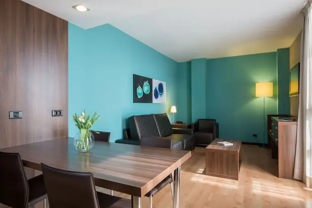 Junior Süit, 1 En Büyük (King) Boy Yatak ve Çekyat