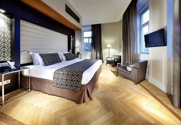 Üç Kişilik Oda (1 King Bed with Extra Bed)
