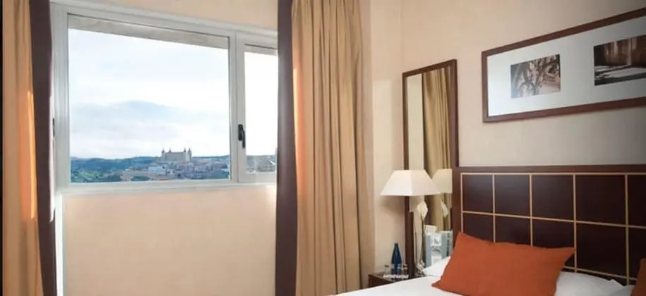 Büyük Yataklı Tek Kişilik Oda