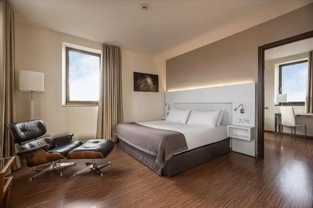 Premium Tek Büyük Yataklı Oda