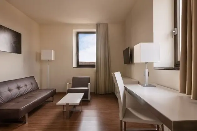 Premium Tek Büyük Yataklı Oda