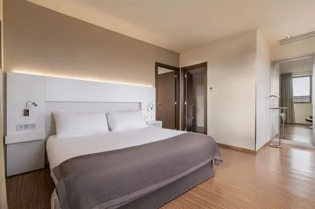 Premium Tek Büyük Yataklı Oda