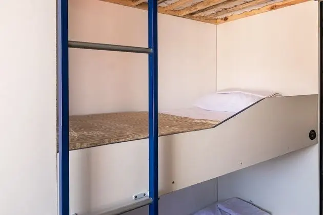 Ortak Ranzalı Oda, Sadece kadınlar için (Grécia)