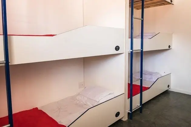 Ortak Ranzalı Oda, Sadece kadınlar için (Grécia)