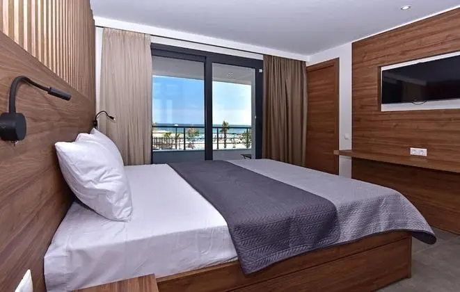 Deluxe Üç Kişilik Oda, Deniz Manzaralı
