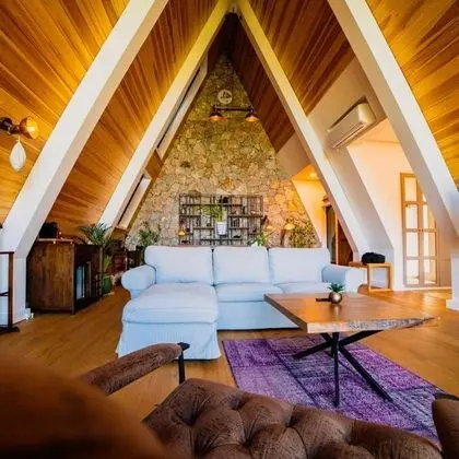 Dağ Evi, Havuz Manzaralı