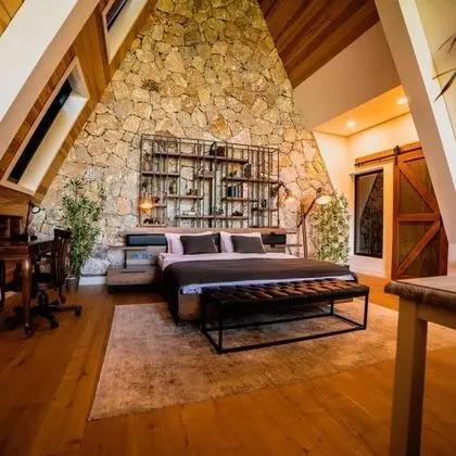 Dağ Evi, Havuz Manzaralı