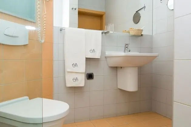Business Tek Büyük Yataklı Oda