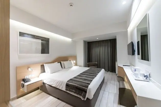 Tek Büyük veya İki Ayrı Yataklı Oda (Side Sea View)