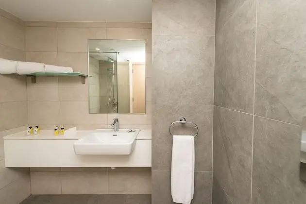 Tek Büyük veya İki Ayrı Yataklı Oda (Side Sea View)