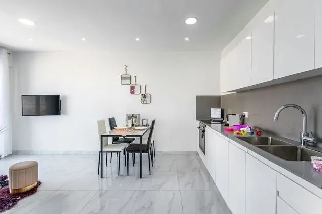 Luxury 2BDR in City Center - Even Israel st 3 - #51