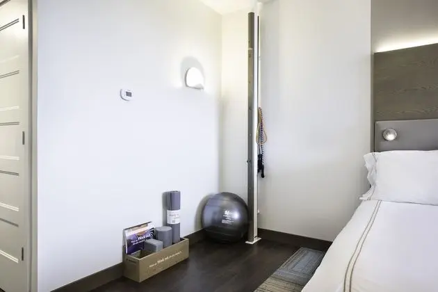 Standard Oda, 1 En Büyük (King) Boy Yatak, Engellilere Uygun (Mobility, Accessible Tub)