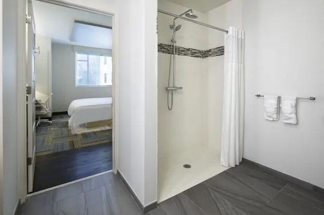 Süit, 1 En Büyük (King) Boy Yatak, Engellilere Uygun (Mobility, Accessible Tub)