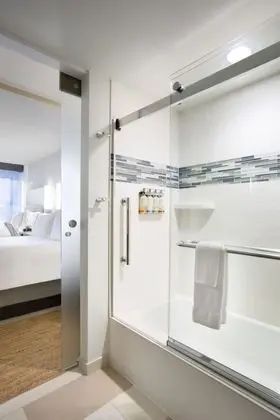 Standard Oda, 2 Çift Kişilik Yatak (Bath Shower Combination)