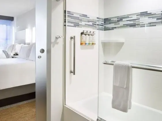 Standard Oda, 2 Çift Kişilik Yatak (Bath Shower Combination)