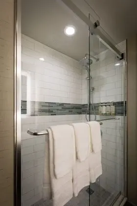 Standard Oda, 1 En Büyük (King) Boy Yatak (Walk-In Shower)