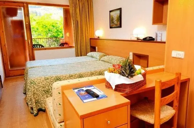 Standard Tek Büyük Yataklı Oda (2 Adults + 1 Child)