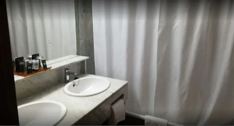 Tek Büyük Yataklı Oda (2 Adults + 1 Child)