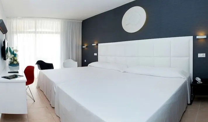 Tek Büyük Yataklı Oda (2 Adults + 2 Children)