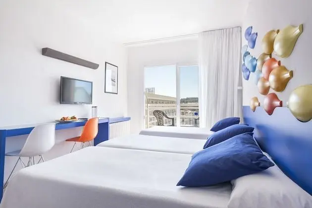 Tek Büyük Yataklı Oda (2 Adults + 1 Child)