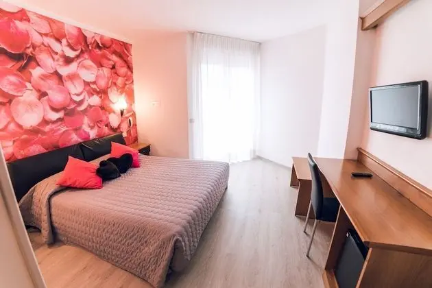 Design Tek Büyük Yataklı Oda, 1 Büyük (Queen) Boy Yatak, Balkon